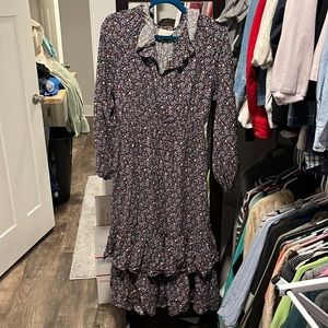 Universal thread dress size small